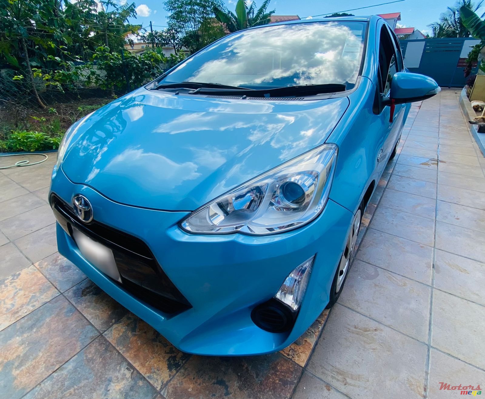 2015' Toyota Aqua photo #2