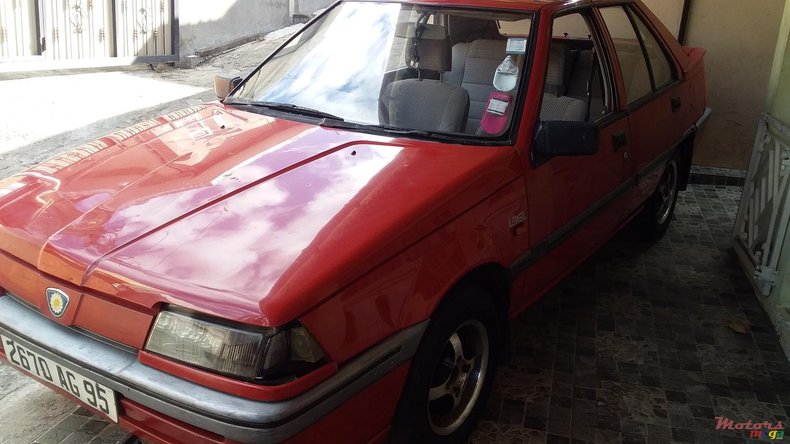 1995' Proton Saga photo #2