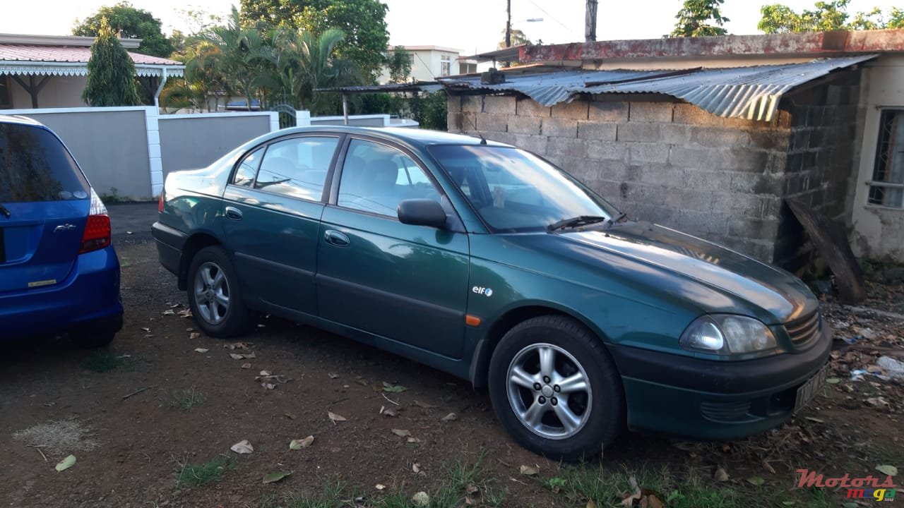 1999' Toyota Corona photo #1