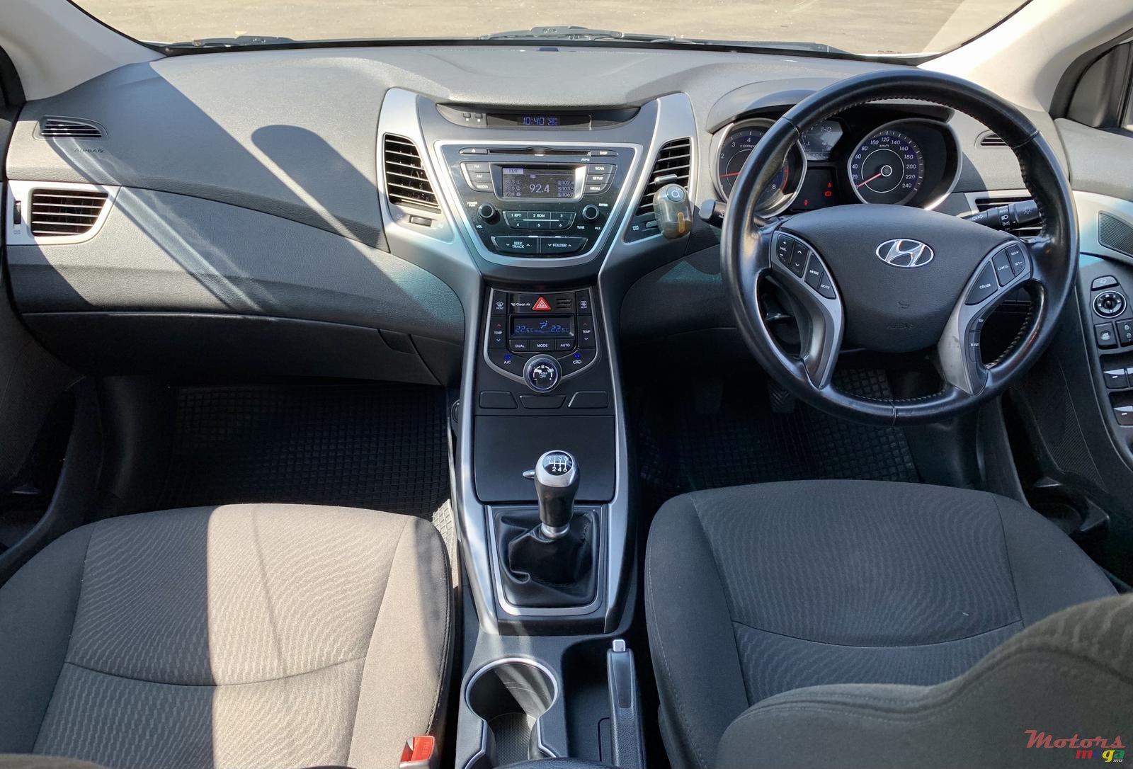 2016' Hyundai Elantra GLS photo #4