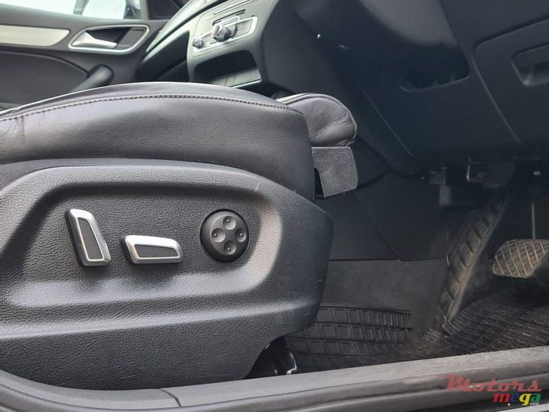2019' Audi Q3 S-Line photo #4