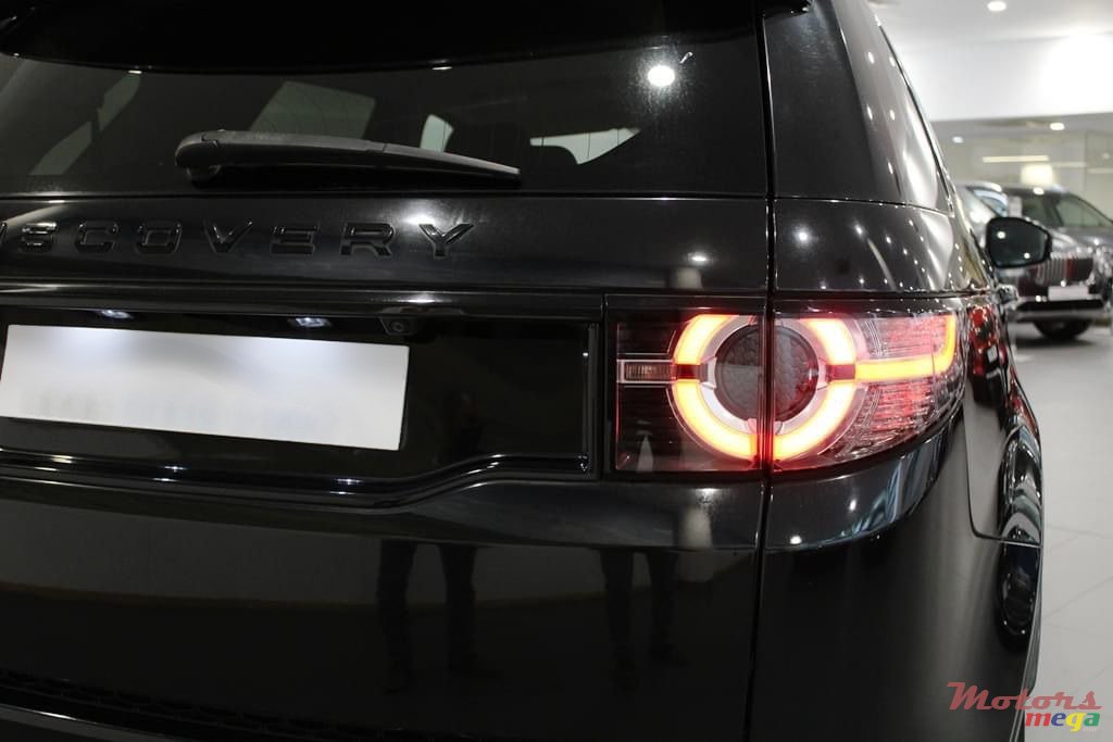 2018' Land Rover Discovery Sport photo #6