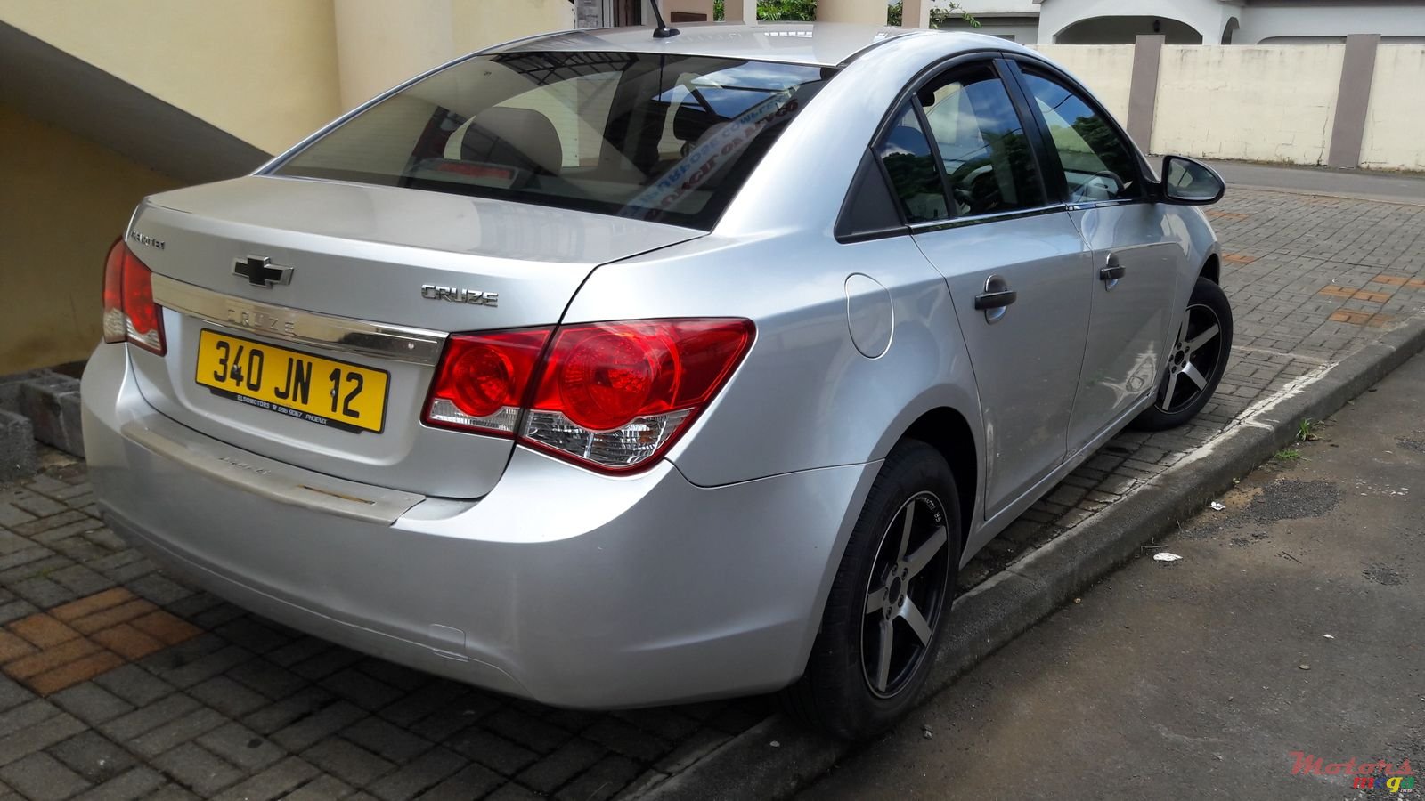 2012' Chevrolet Cruze L photo #2