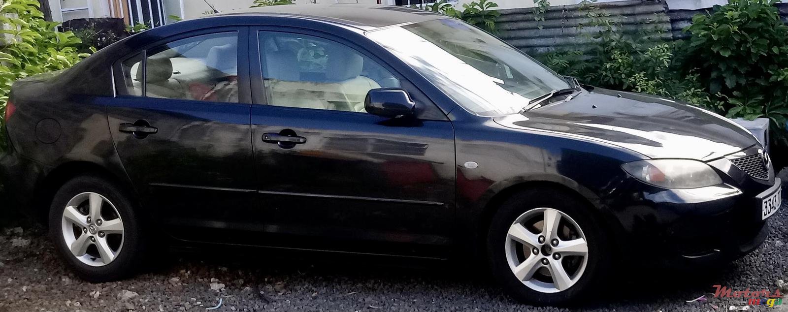 2005' Mazda 3 Lux photo #1