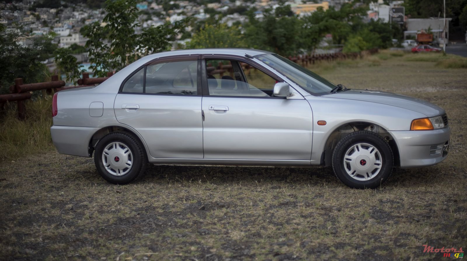 1998' Mitsubishi photo #6