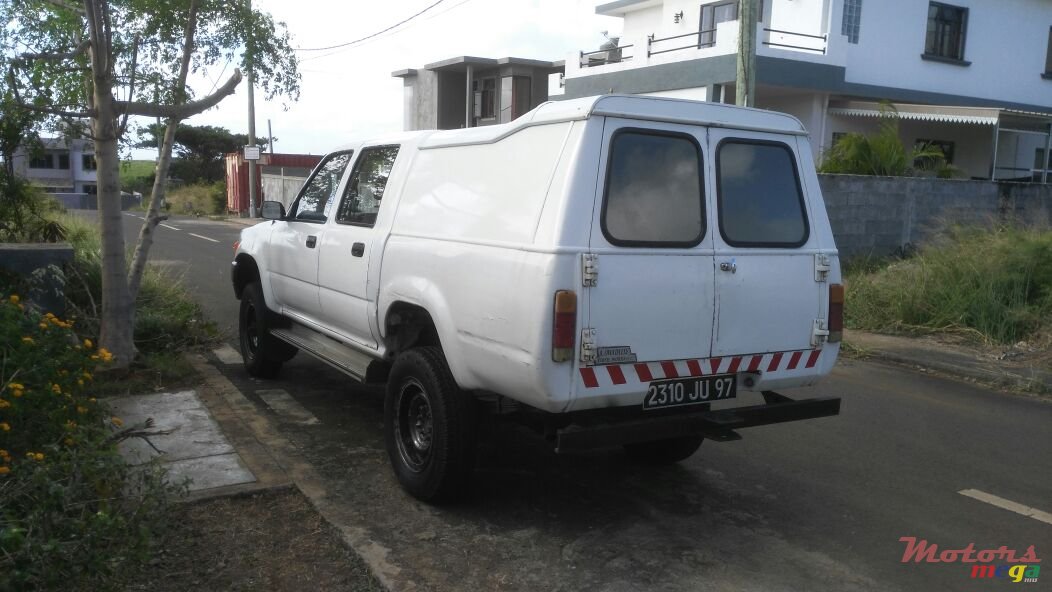 1997' Toyota Hilux 4x4 photo #3
