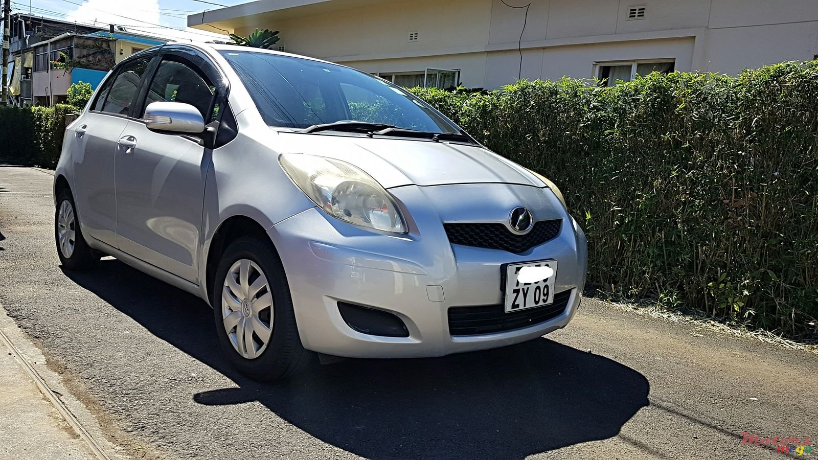 2009' Toyota Vitz 1300 photo #1