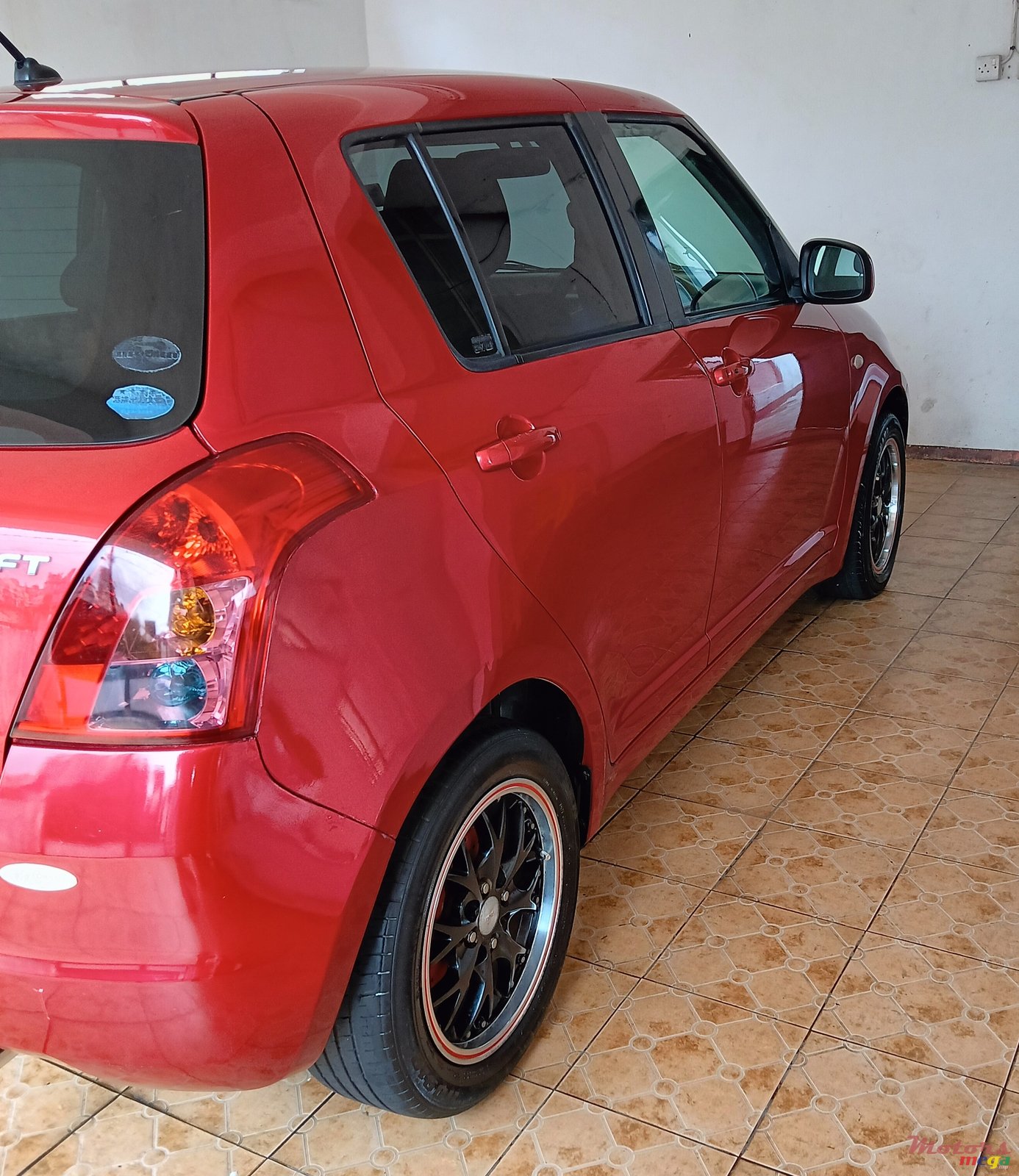 2010' Suzuki Swift photo #5