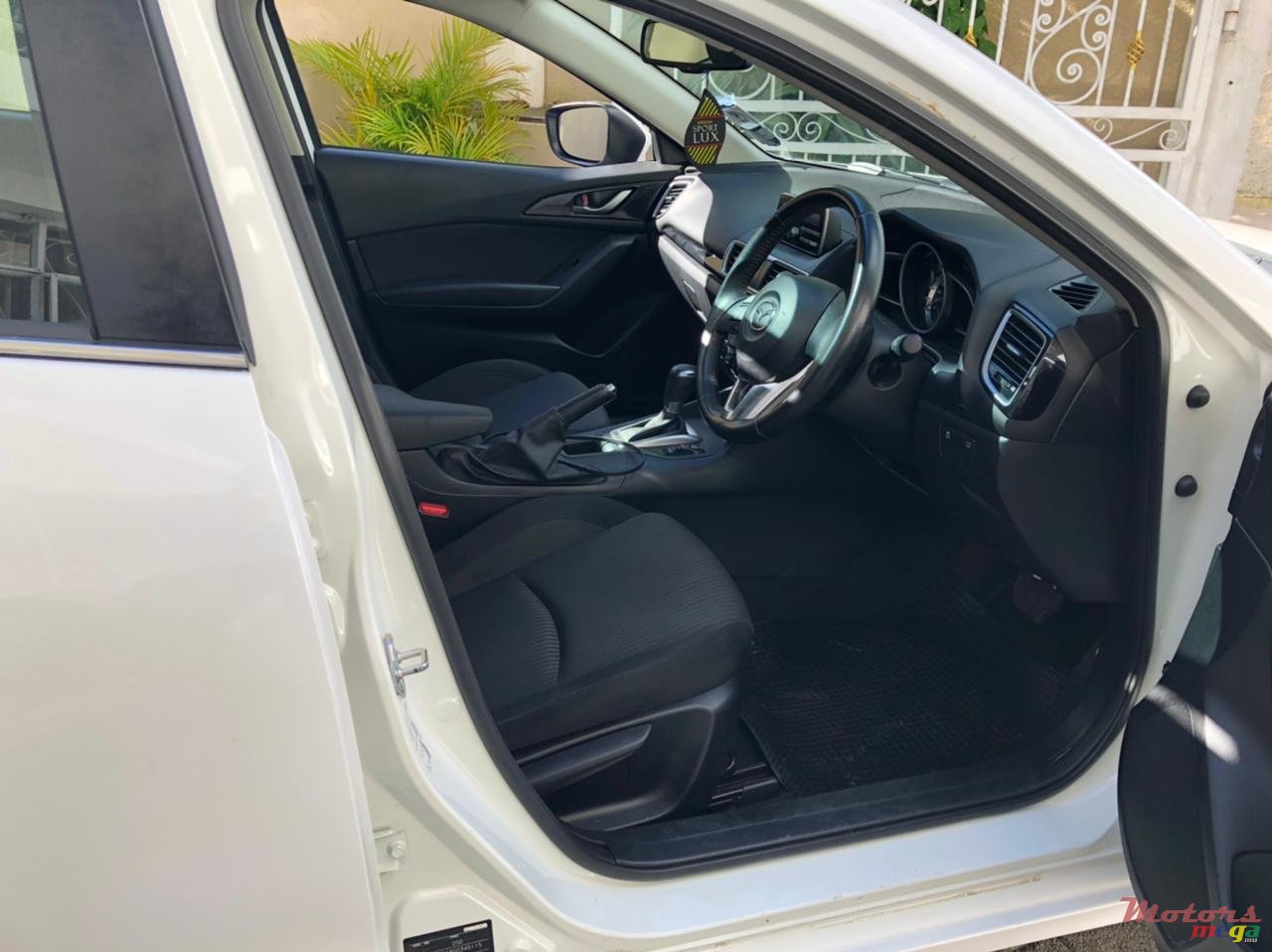 2016' Mazda 3 skyactiv photo #5