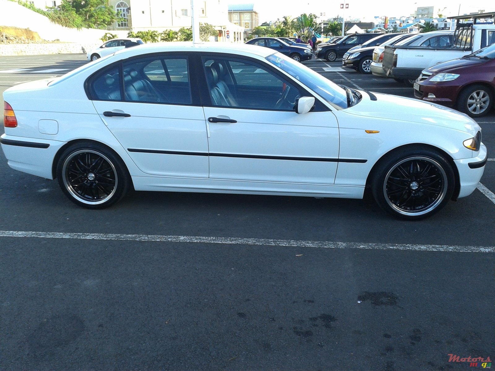 2003' BMW 318 photo #1