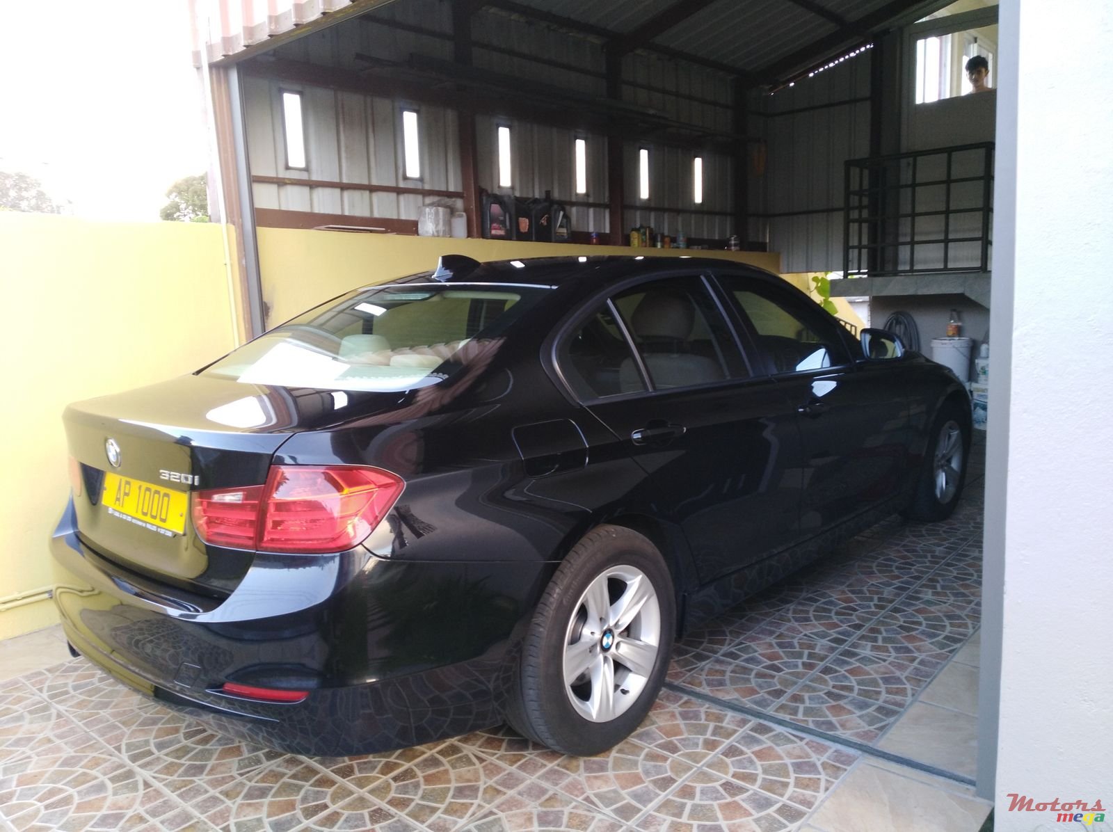 2012' BMW 3 Series Sedan photo #2