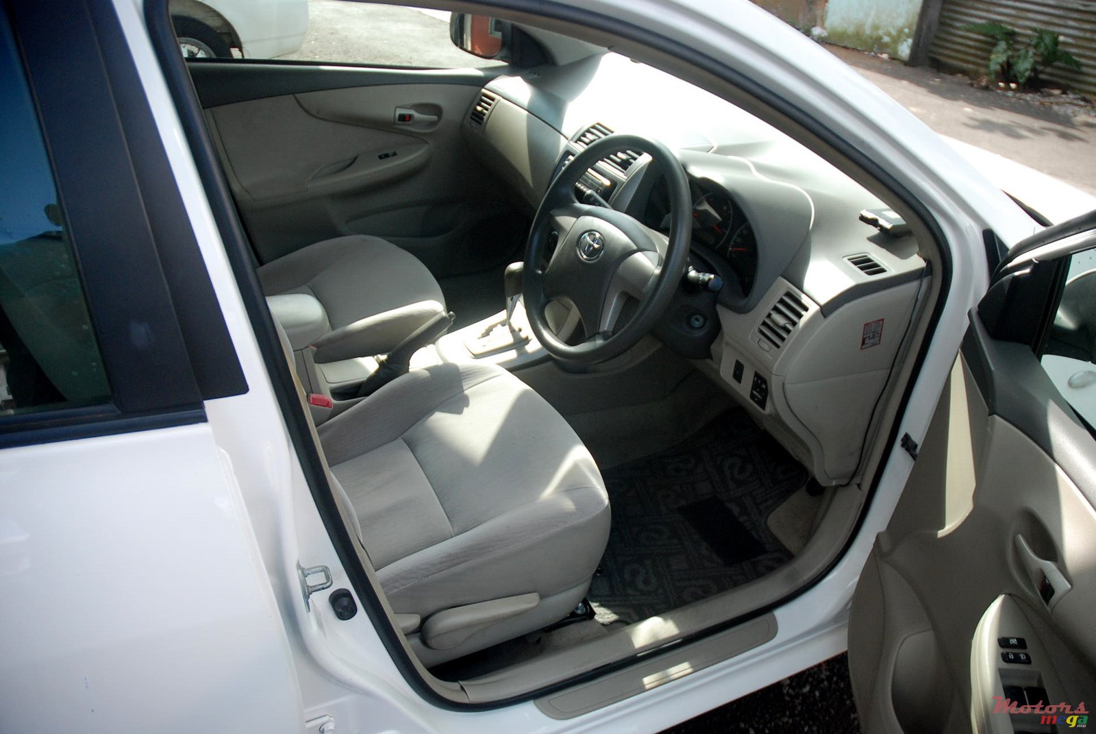 2011' Toyota Axio photo #3