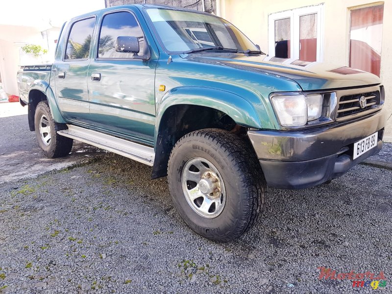 1999' Toyota Hilux photo #2