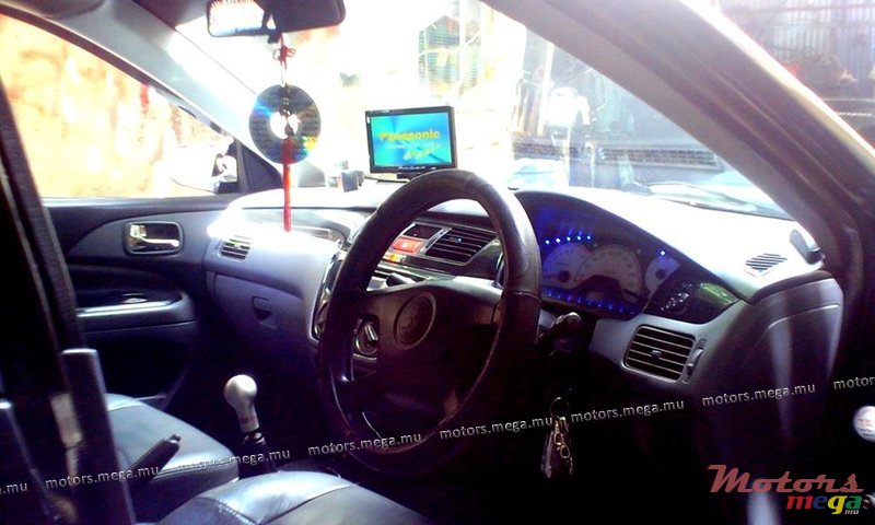 2002' Mitsubishi photo #5