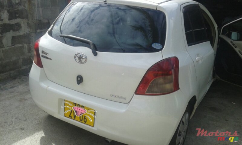 2006' Toyota Vitz photo #3