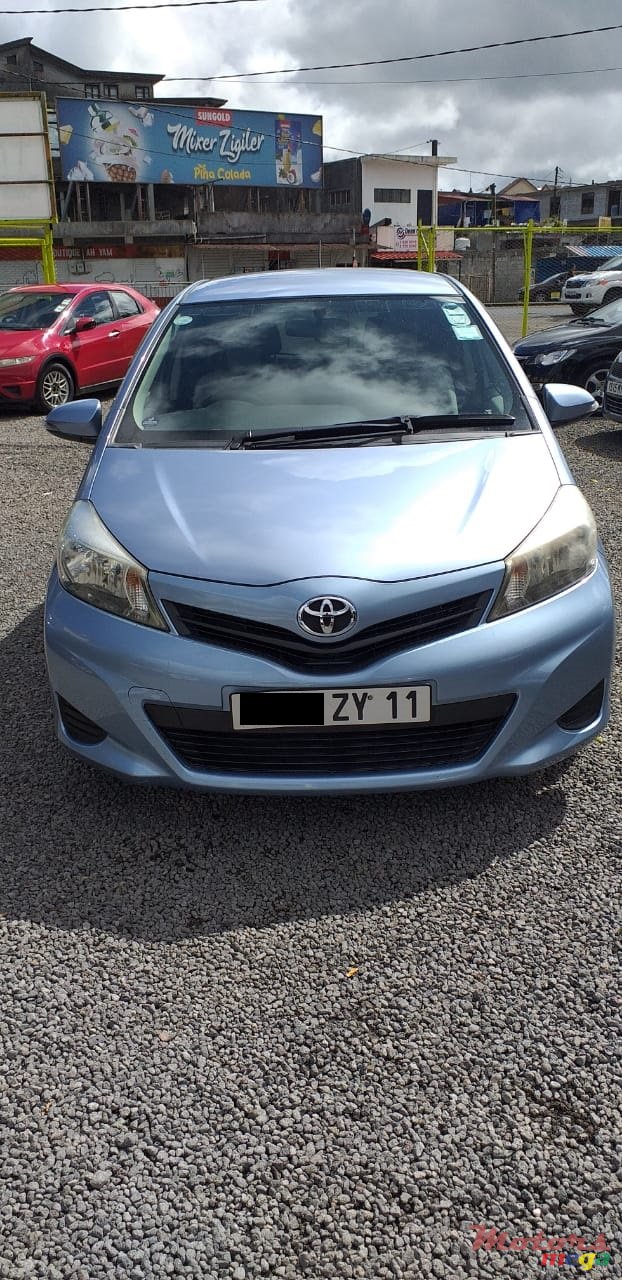 2011' Toyota Vitz photo #4