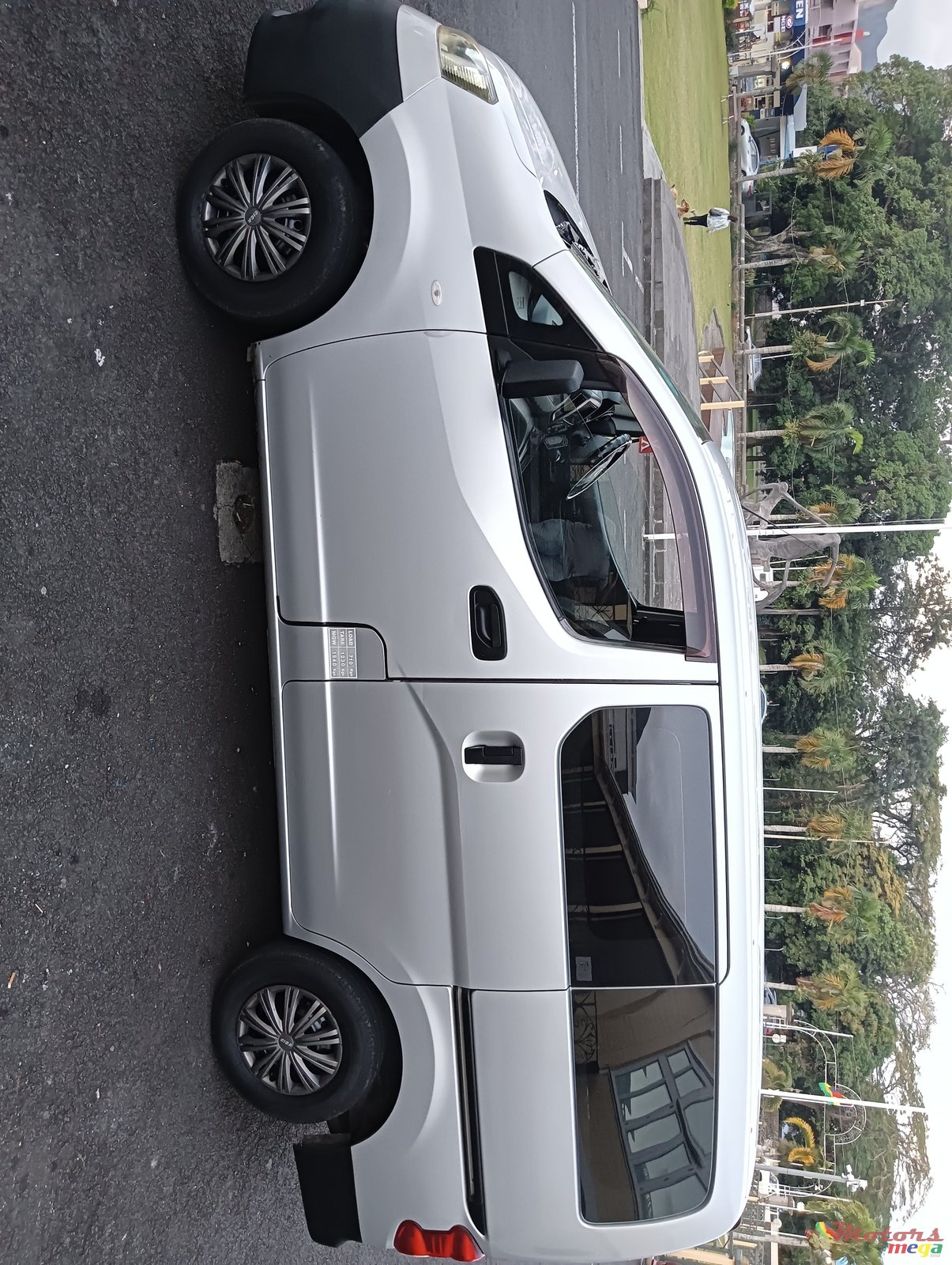 2014' Nissan NV200 photo #6