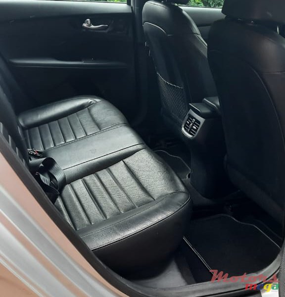 2021' Kia Cerato GT Line photo #4