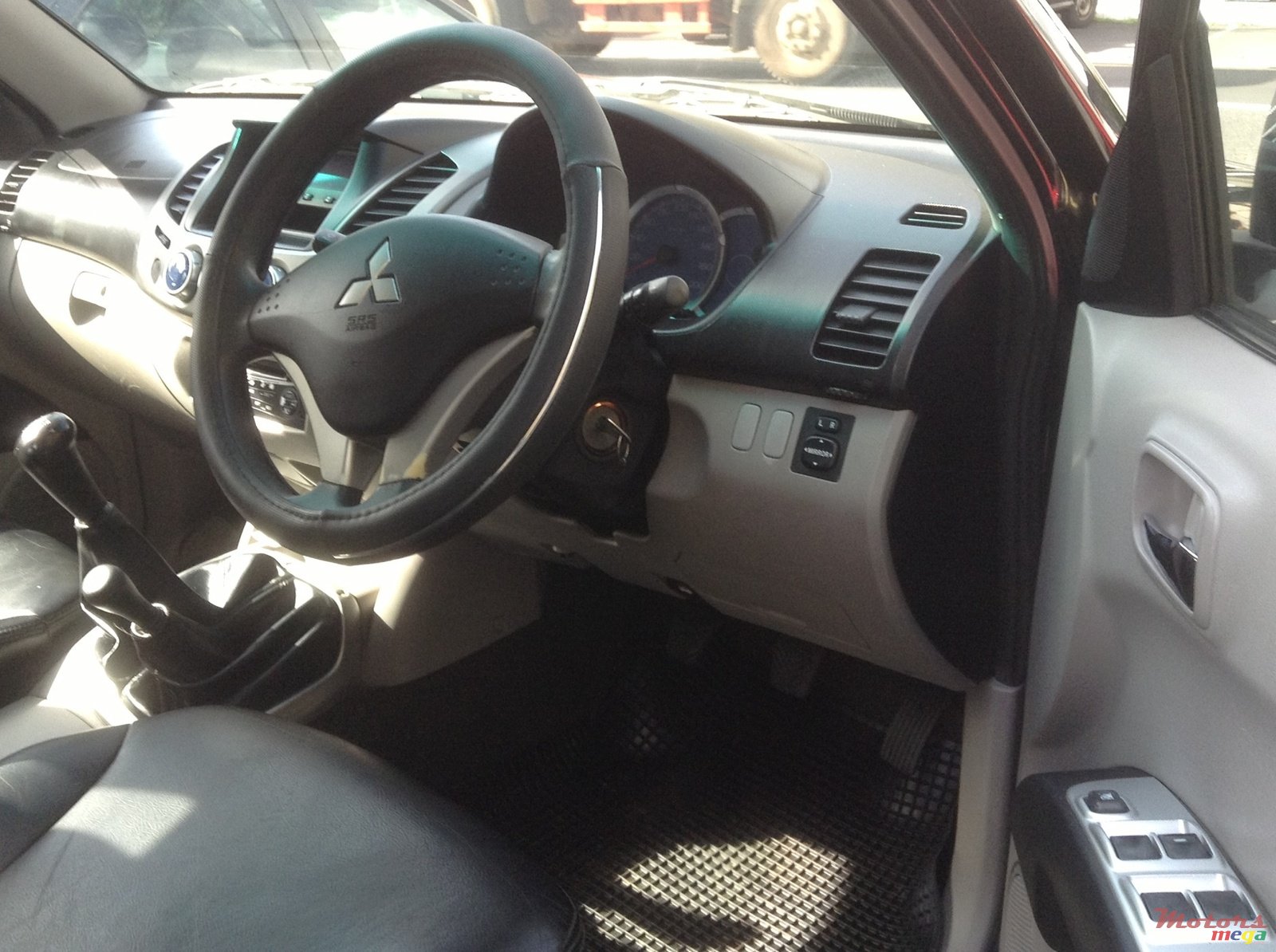 2009' Mitsubishi Sportero photo #4