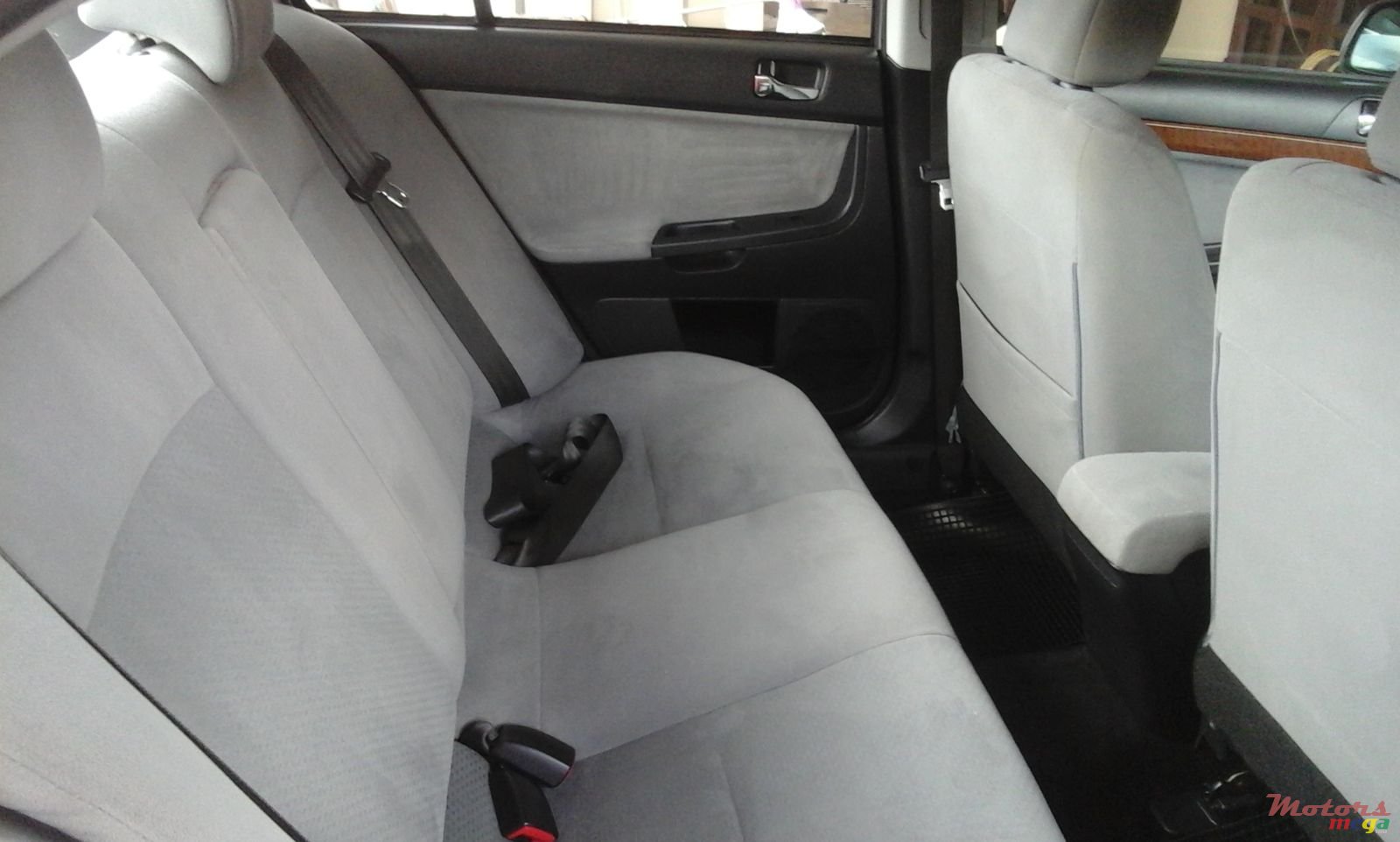 2010' Mitsubishi Lancer photo #5