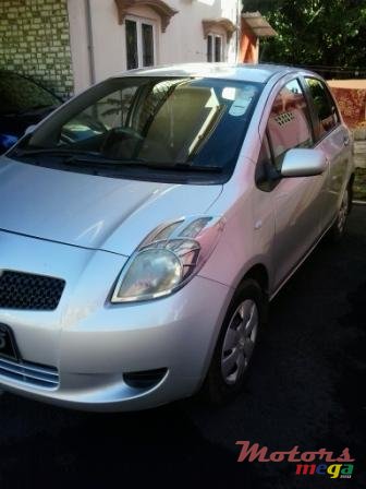 2006' Toyota Vitz photo #2