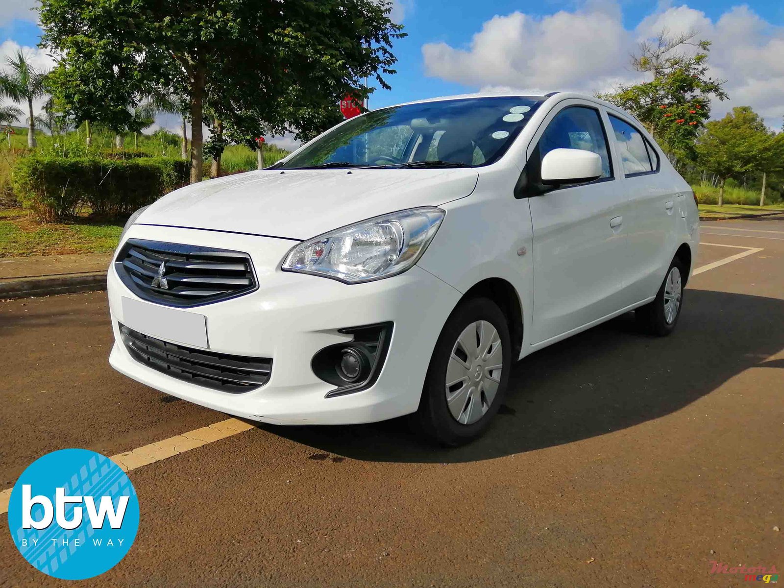 2016' Mitsubishi photo #2