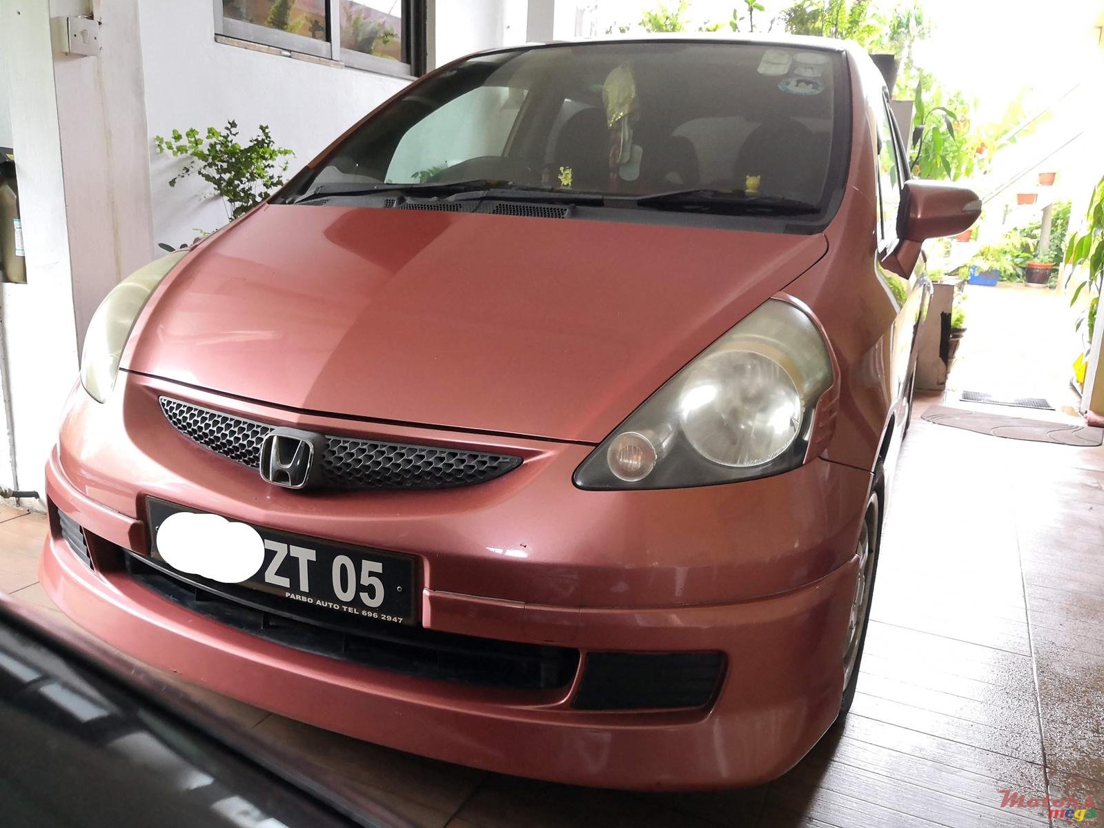 2005' Honda Fit photo #1