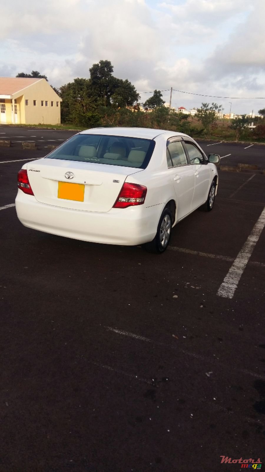 2009' Toyota Axio photo #2