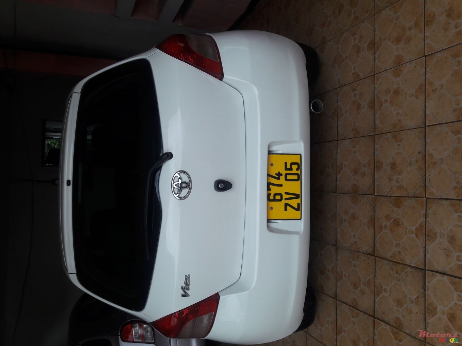 2005' Toyota Vitz photo #2