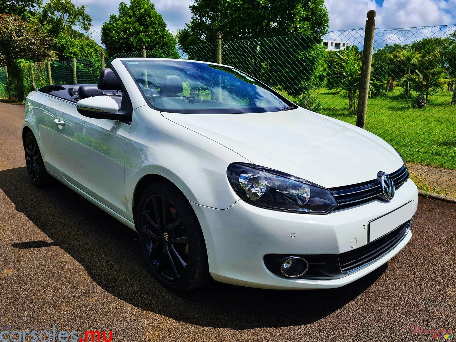 2013' Volkswagen Golf Cabriolet 1.4 TSI photo #2