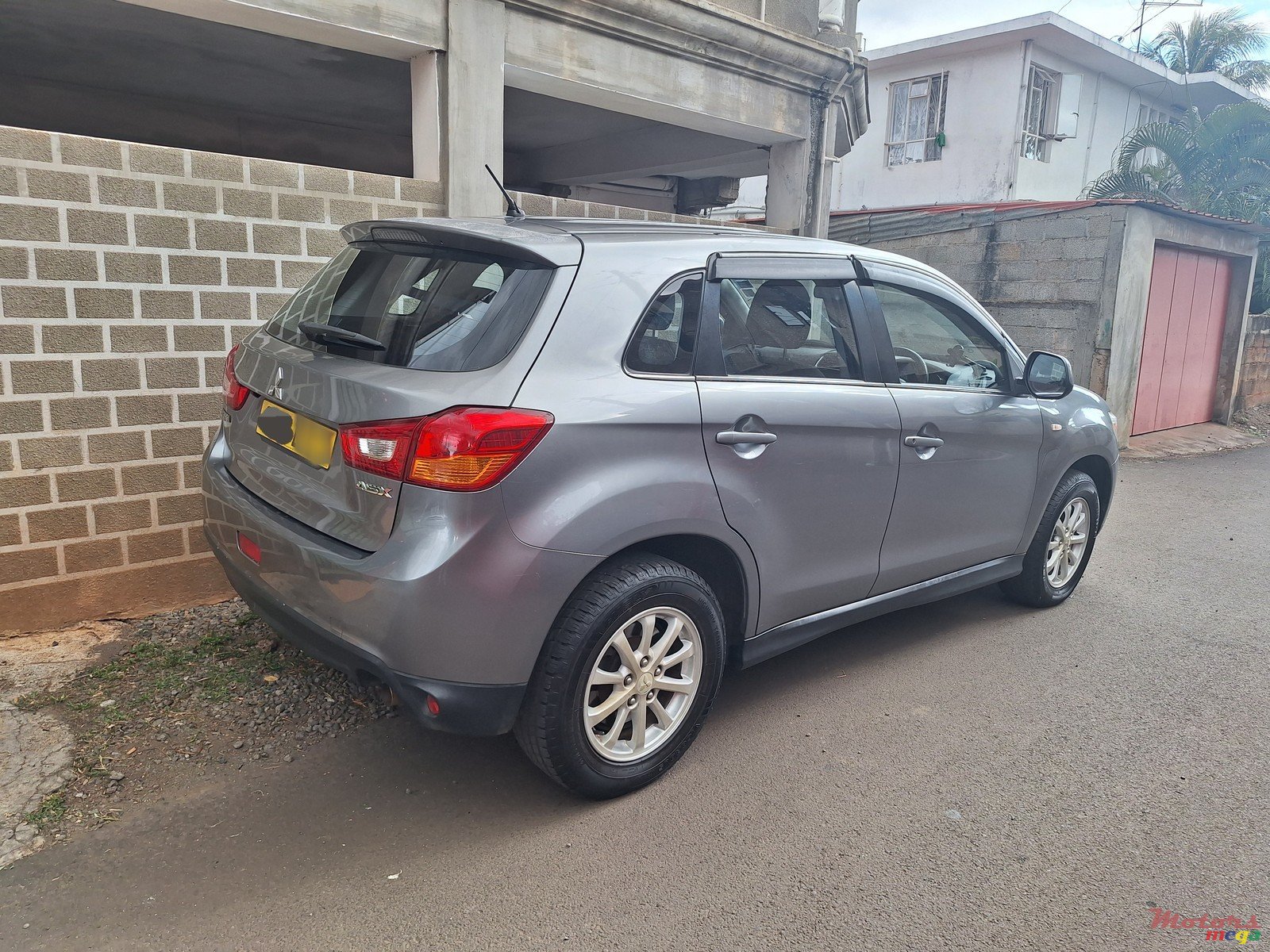 2014' Mitsubishi ASX photo #2