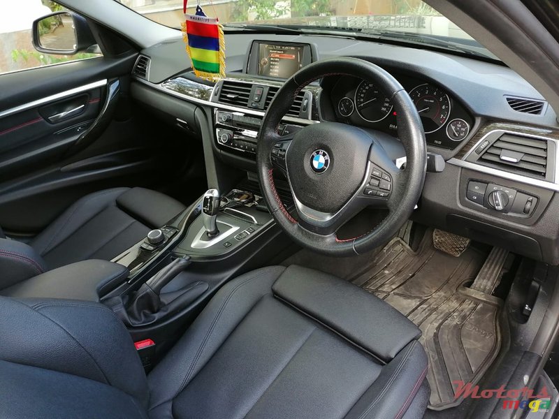 2017' BMW 3 Series Sedan photo #5