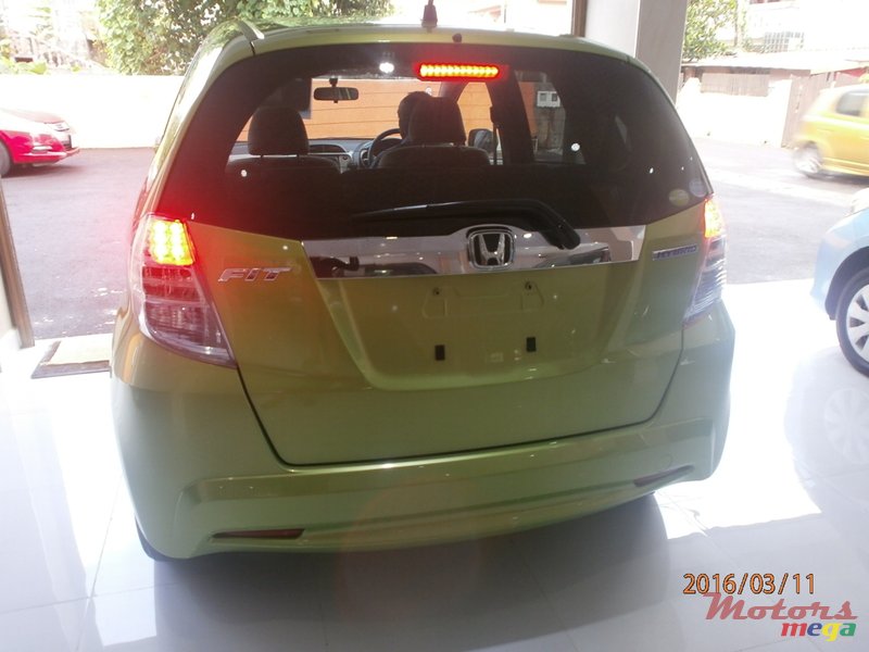 2012' Honda Fit hybrid photo #2