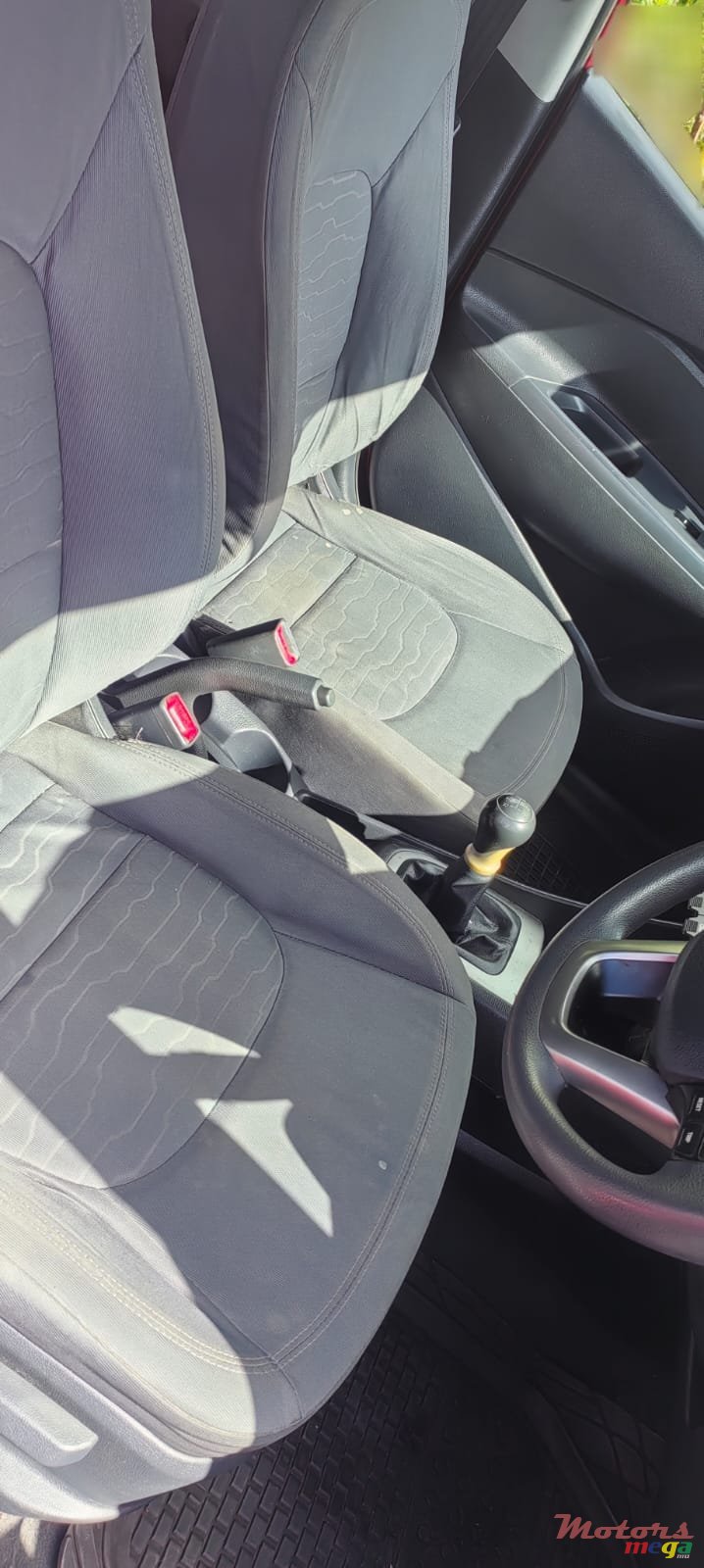 2011' Kia Rio photo #7