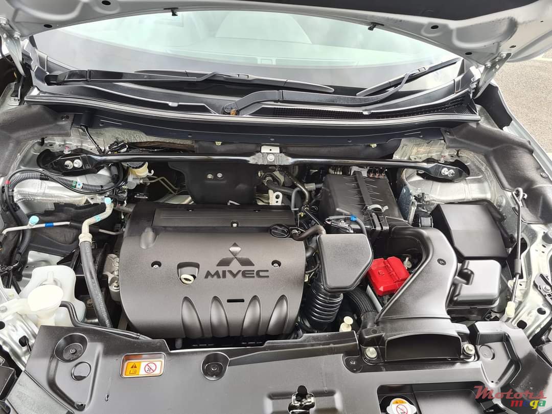 2018' Mitsubishi Eclipse photo #4