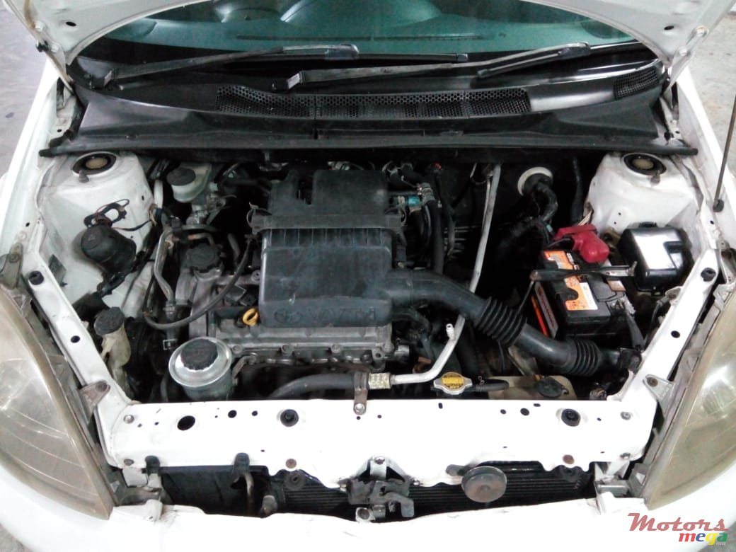 2001' Toyota Vitz EXCELLENT photo #7