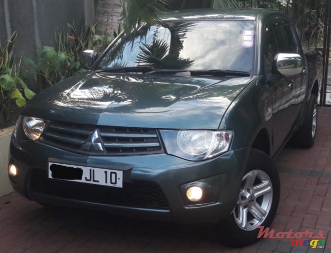 2010' Mitsubishi L 200 original photo #1