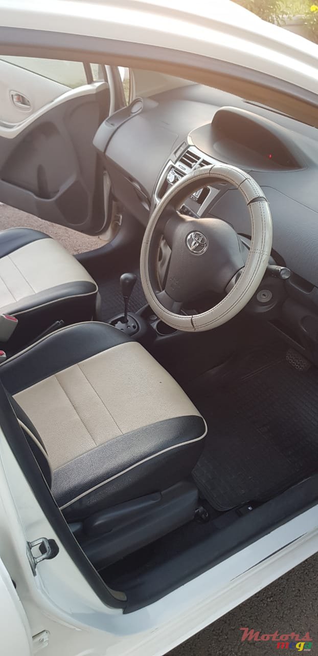 2006' Toyota Vitz photo #4