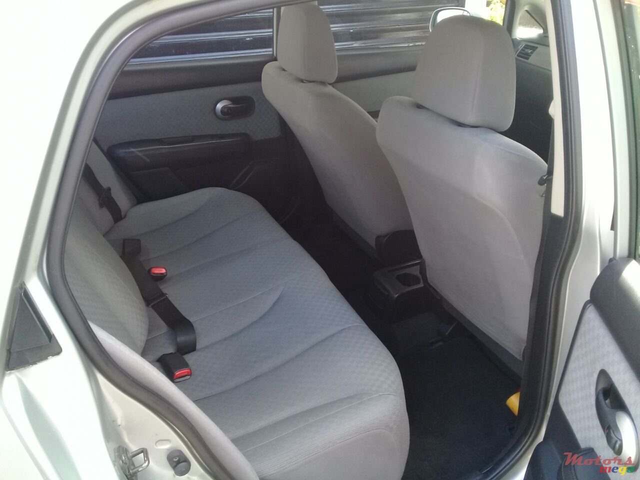 2005' Nissan Tiida photo #4