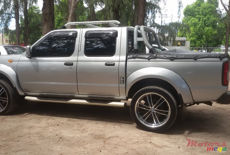 2006' Nissan Hardbody 4x2 photo #3