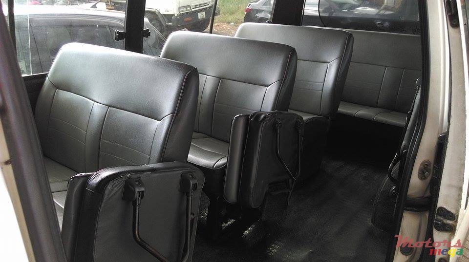 2000' Toyota HiAce photo #5