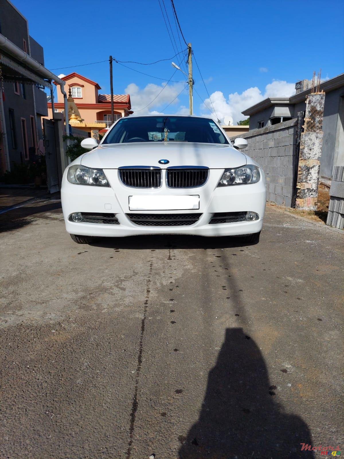 2007' BMW 320 photo #1