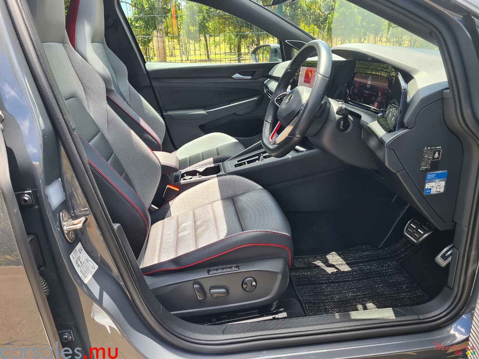 2022' Volkswagen Golf GTI 2.0 TSI photo #5