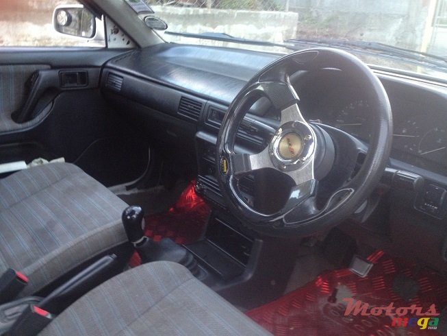 1992' Mazda 323 Familia photo #4