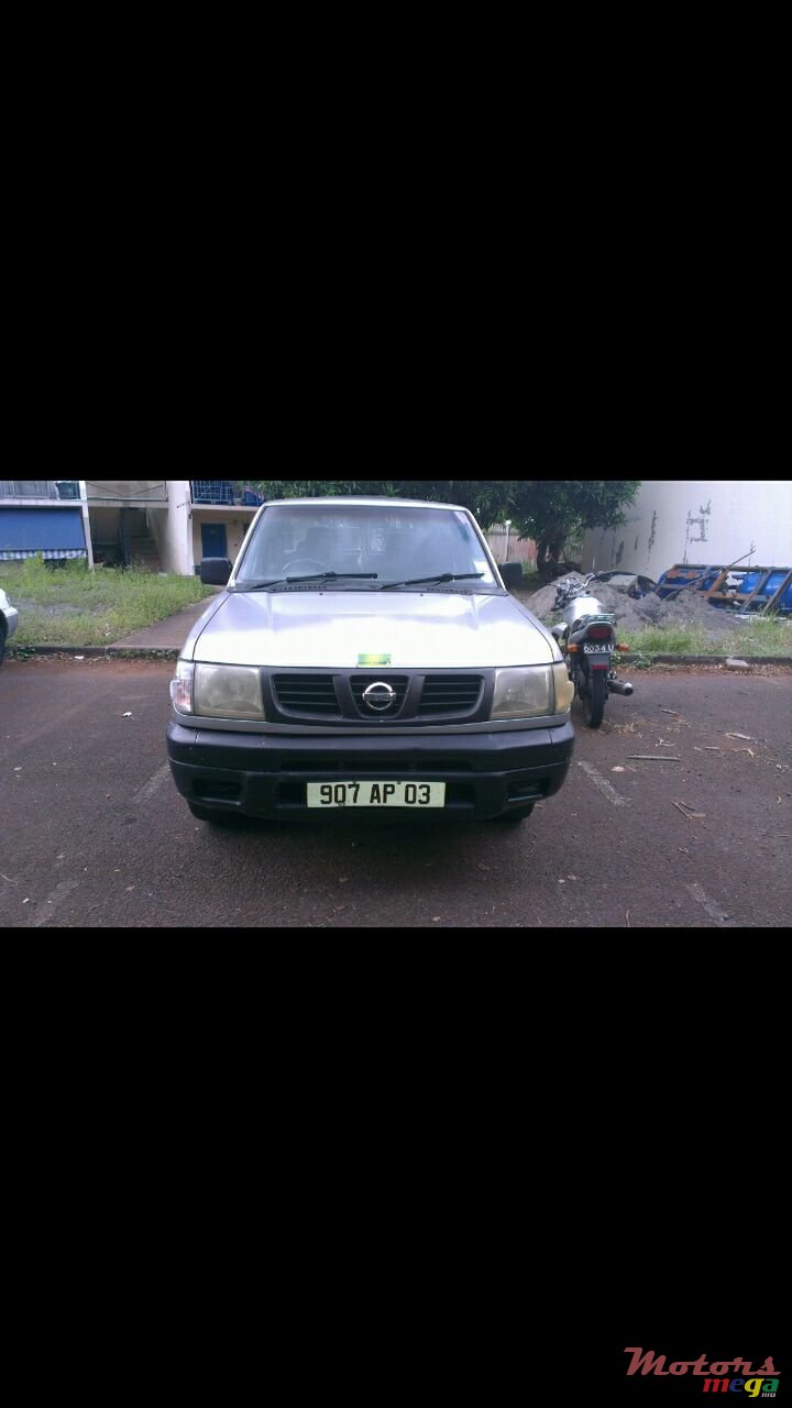 2003' Nissan Hardbody photo #2