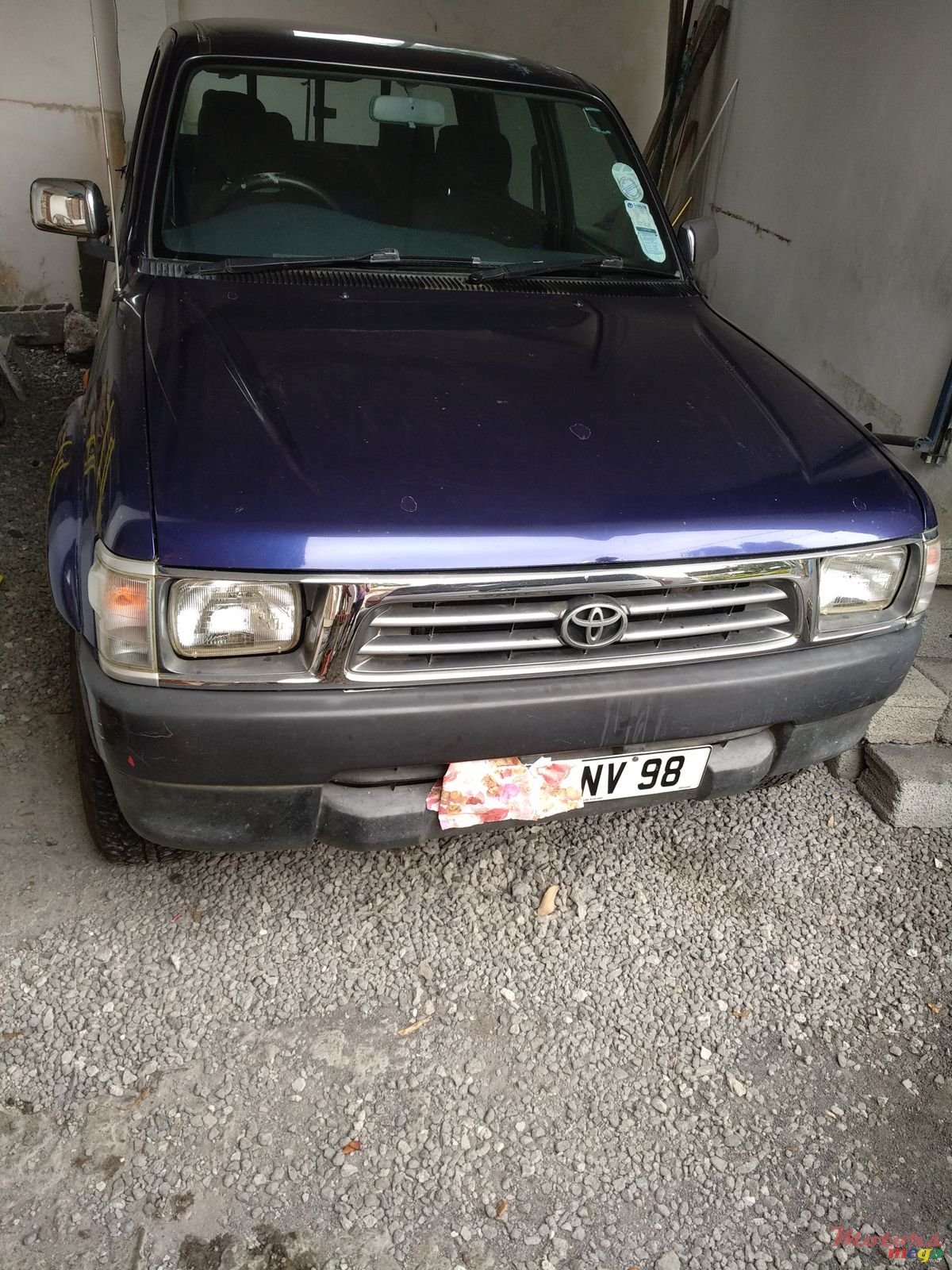 1998' Toyota Hilux photo #1