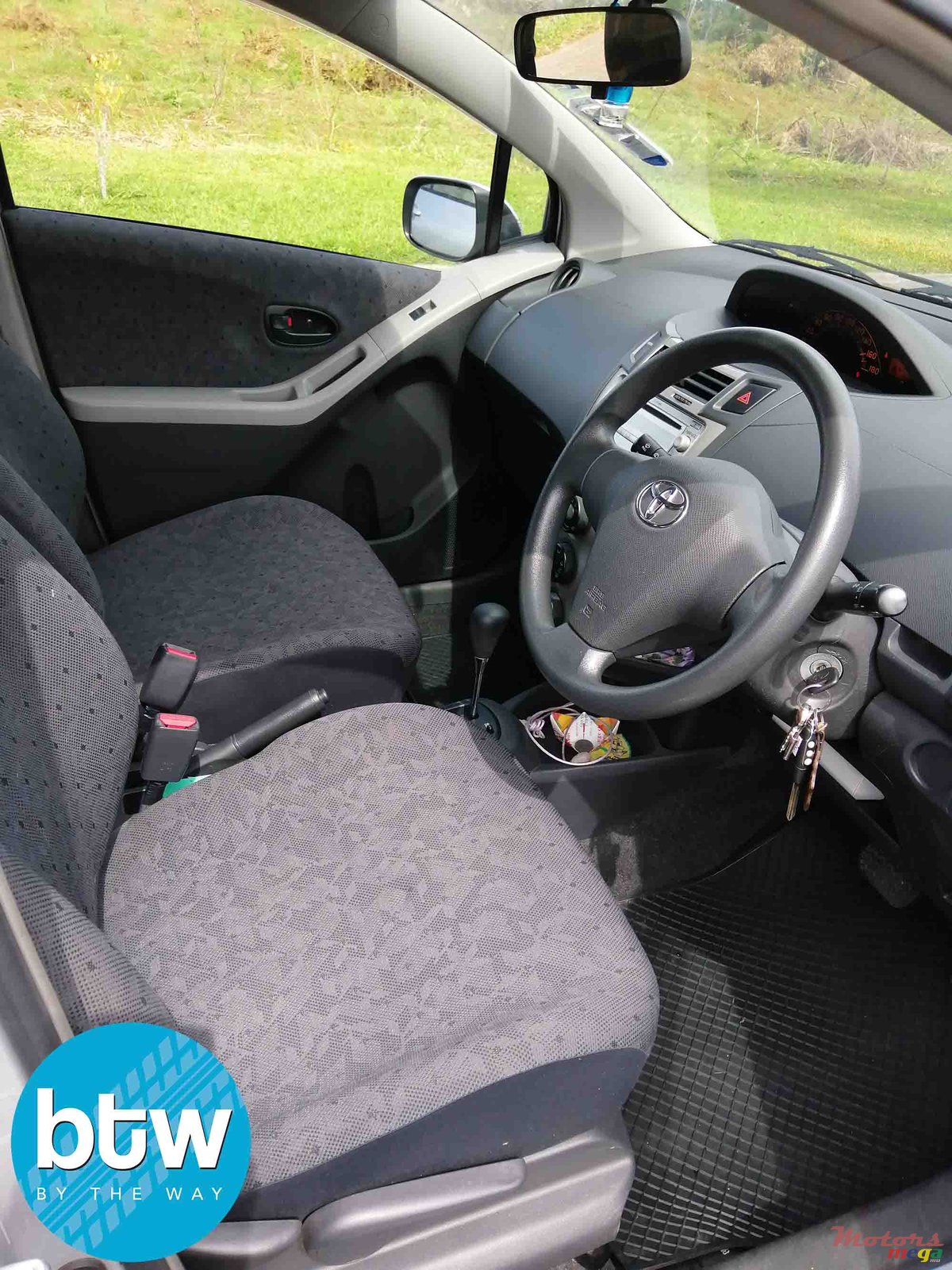 2009' Toyota Vitz Automatic photo #6