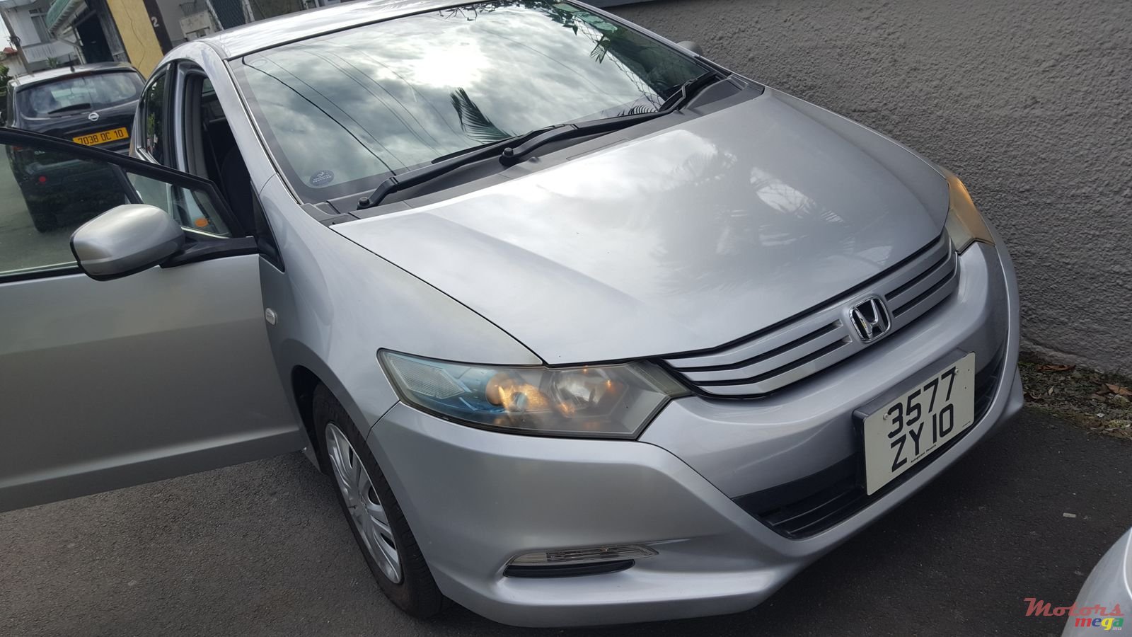 2010' Honda Insight photo #1