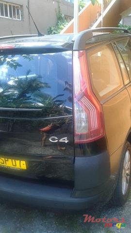 2007' Citroen C4 Picasso photo #3