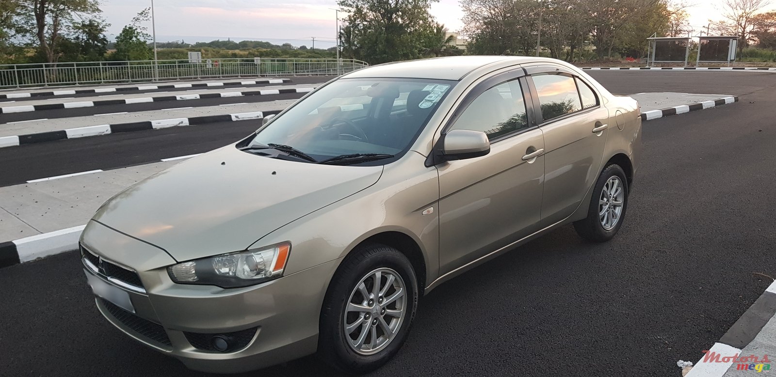 2010' Mitsubishi Lancer Ex photo #3